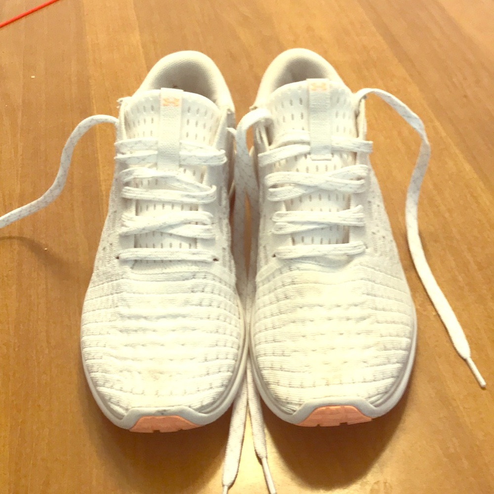 Women’s Under Armor size 6.5 white running sneaker